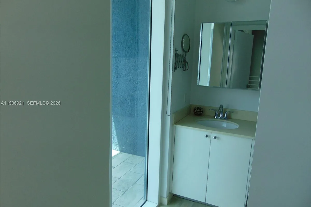 60 SW 13th St # 2619, Miami FL 33130