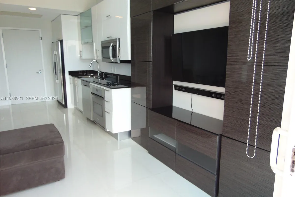 60 SW 13th St # 2619, Miami FL 33130