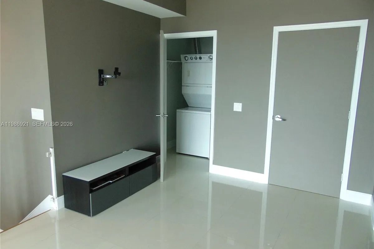 60 SW 13th St # 2619, Miami FL 33130