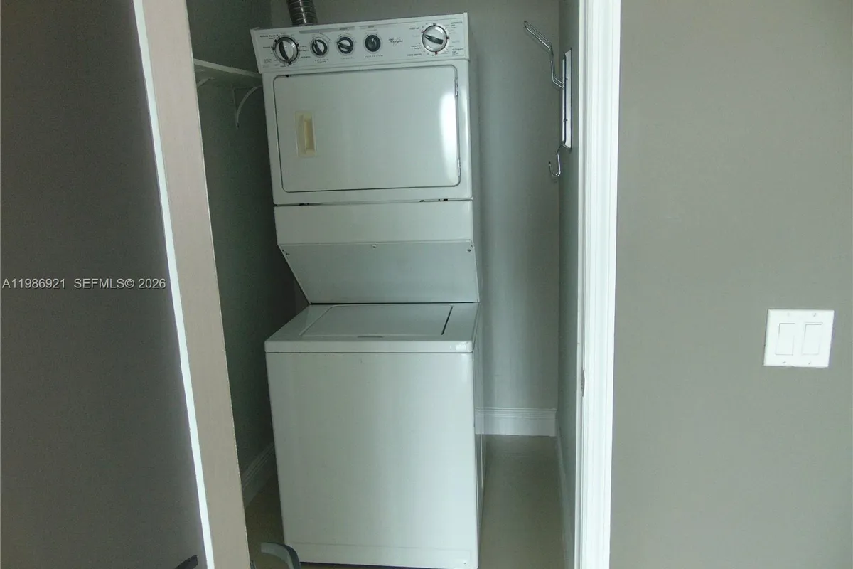 60 SW 13th St # 2619, Miami FL 33130