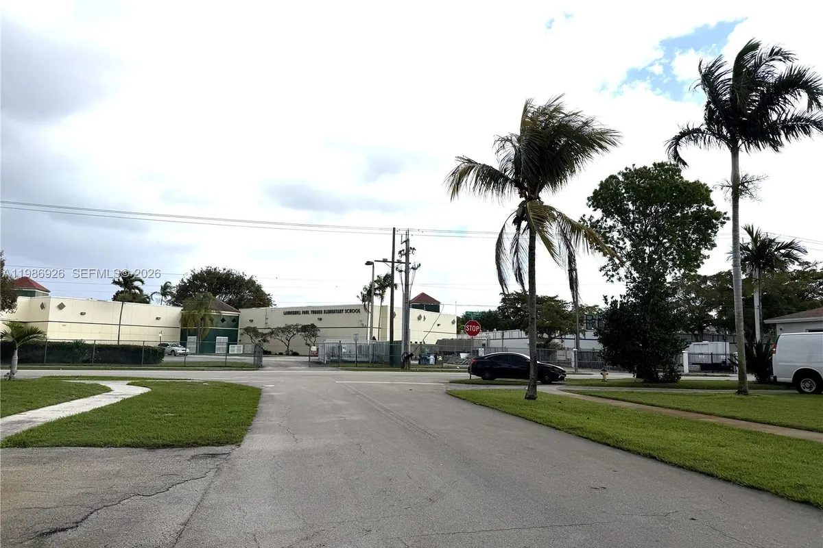 4910 NW 15th Ct, Lauderhill FL 33313