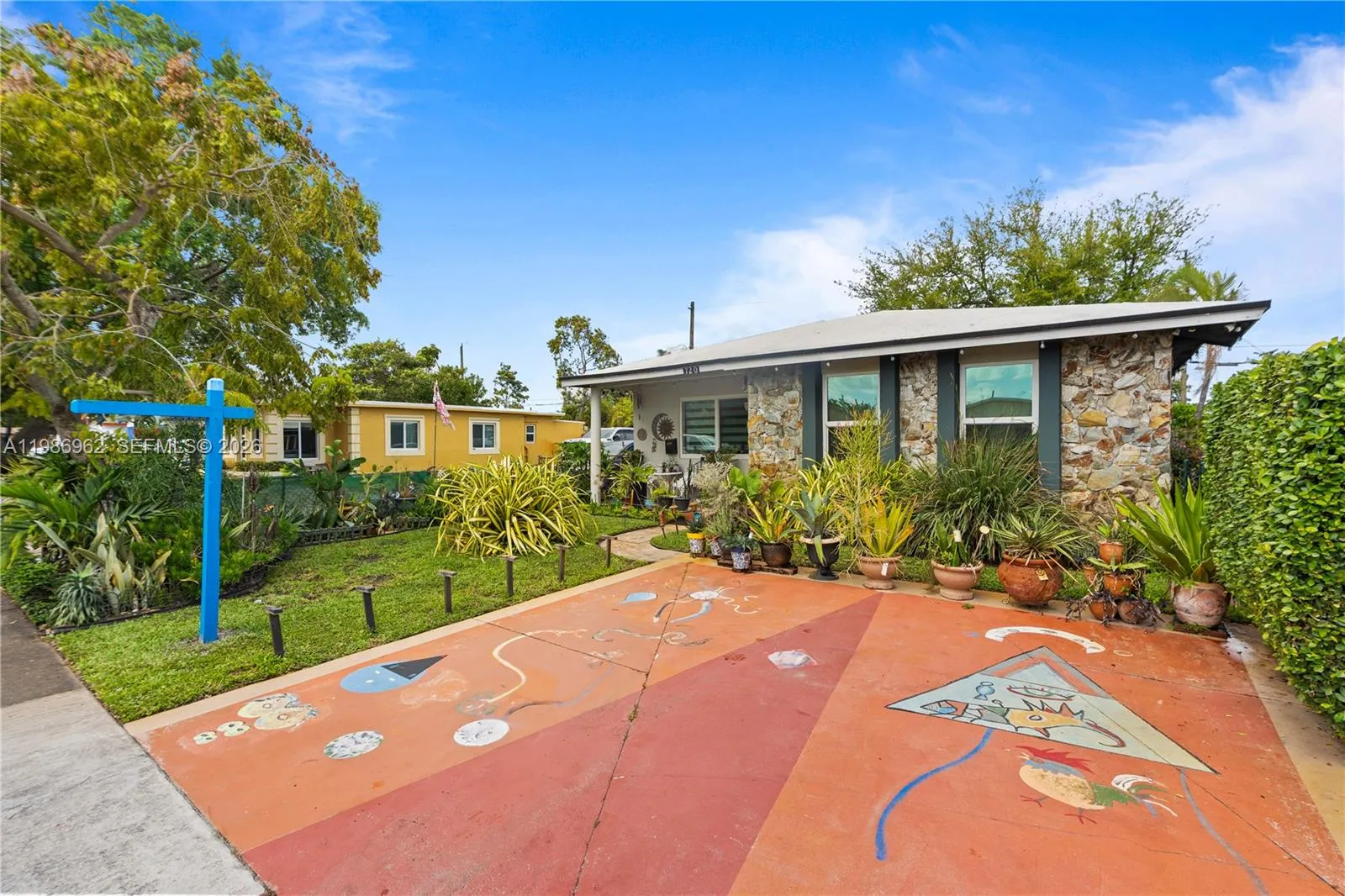 720 NW 4th St, Hallandale Beach FL 33009