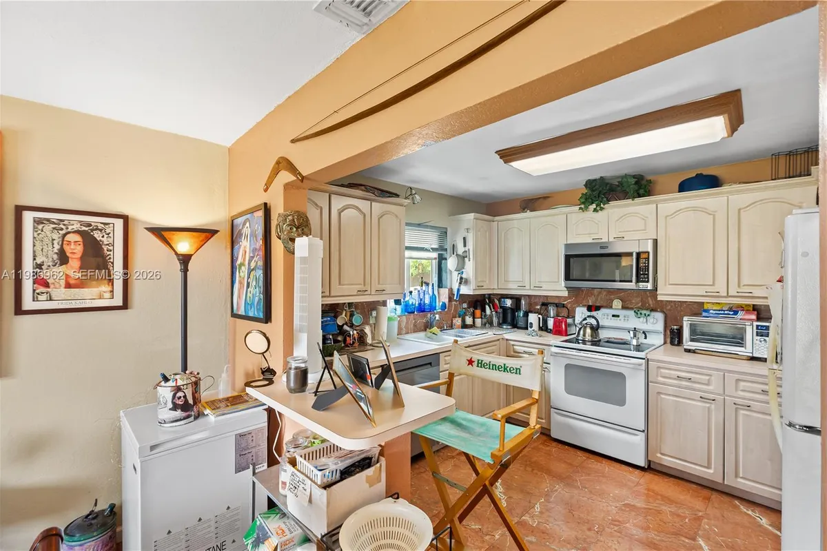 720 NW 4th St, Hallandale Beach FL 33009