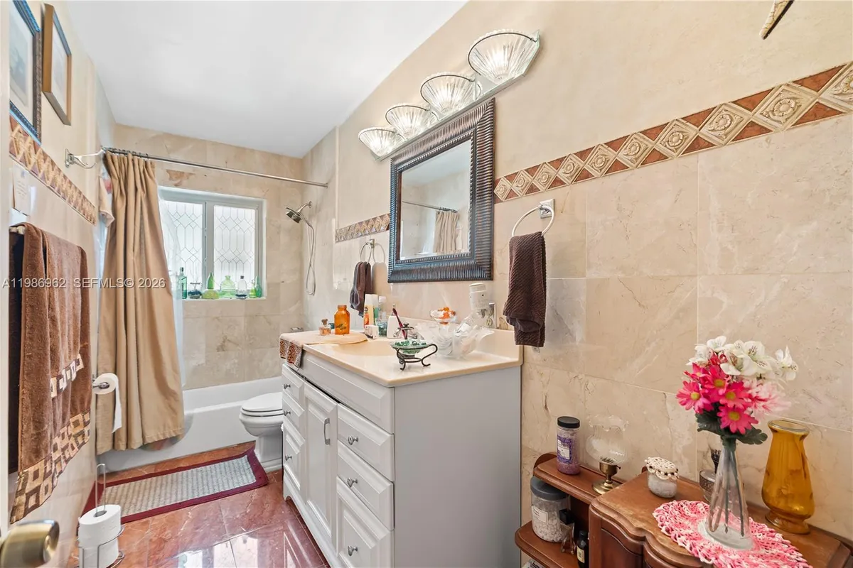 720 NW 4th St, Hallandale Beach FL 33009