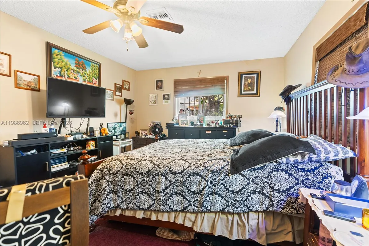 720 NW 4th St, Hallandale Beach FL 33009