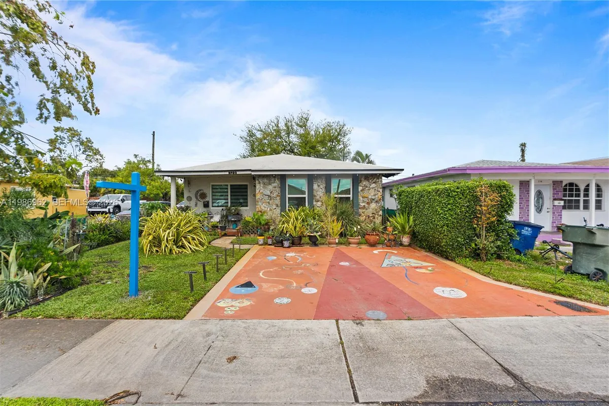 720 NW 4th St, Hallandale Beach FL 33009