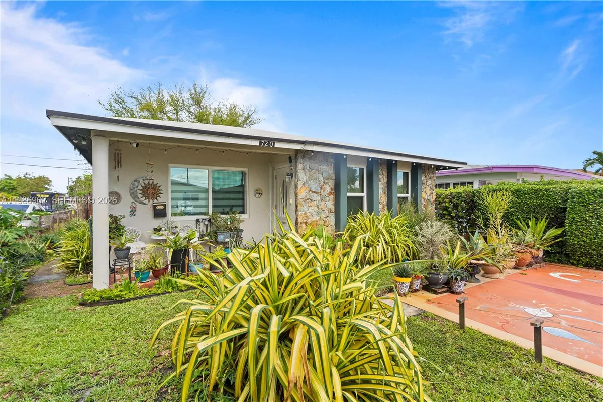 720 NW 4th St, Hallandale Beach FL 33009