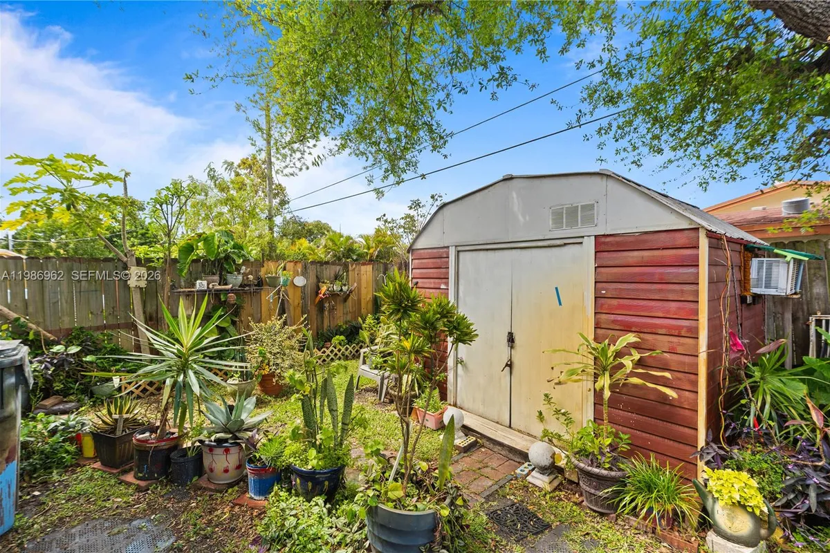 720 NW 4th St, Hallandale Beach FL 33009