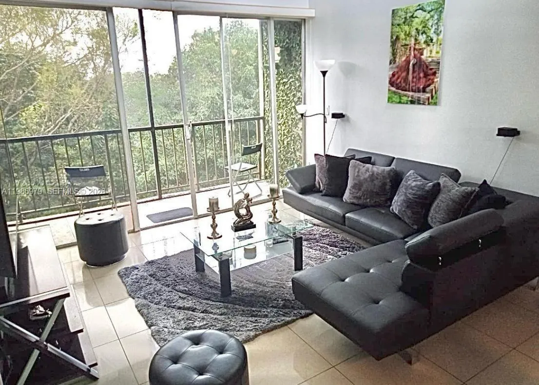 8860 Fontainebleau Blvd # 506, Miami FL 33172