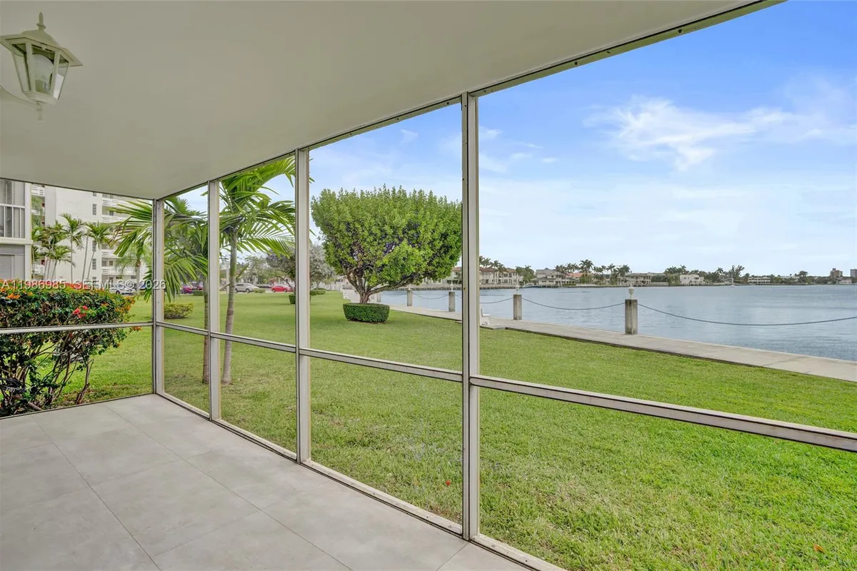 3020 Marcos Dr # S106, Aventura FL 33160