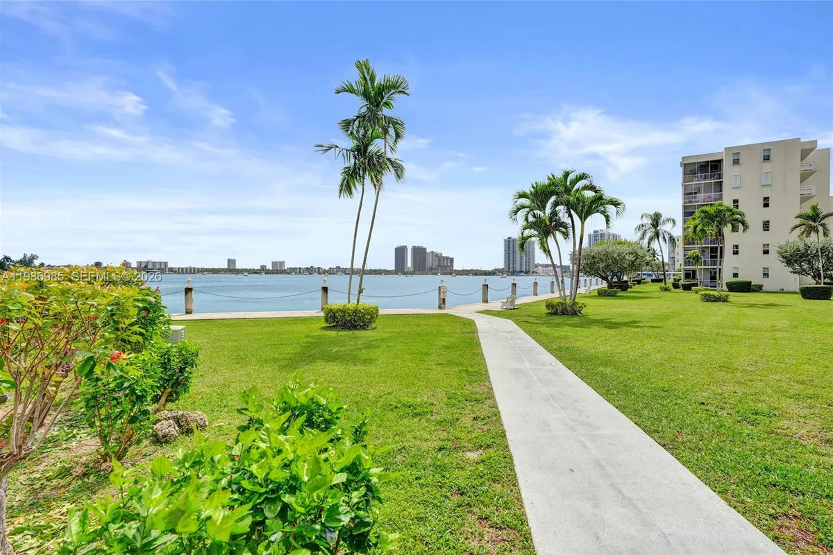 3020 Marcos Dr # S106, Aventura FL 33160