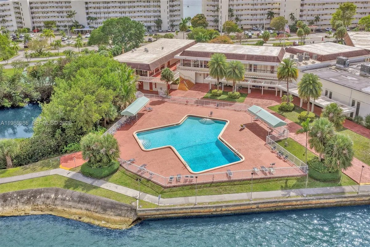 3020 Marcos Dr # S106, Aventura FL 33160