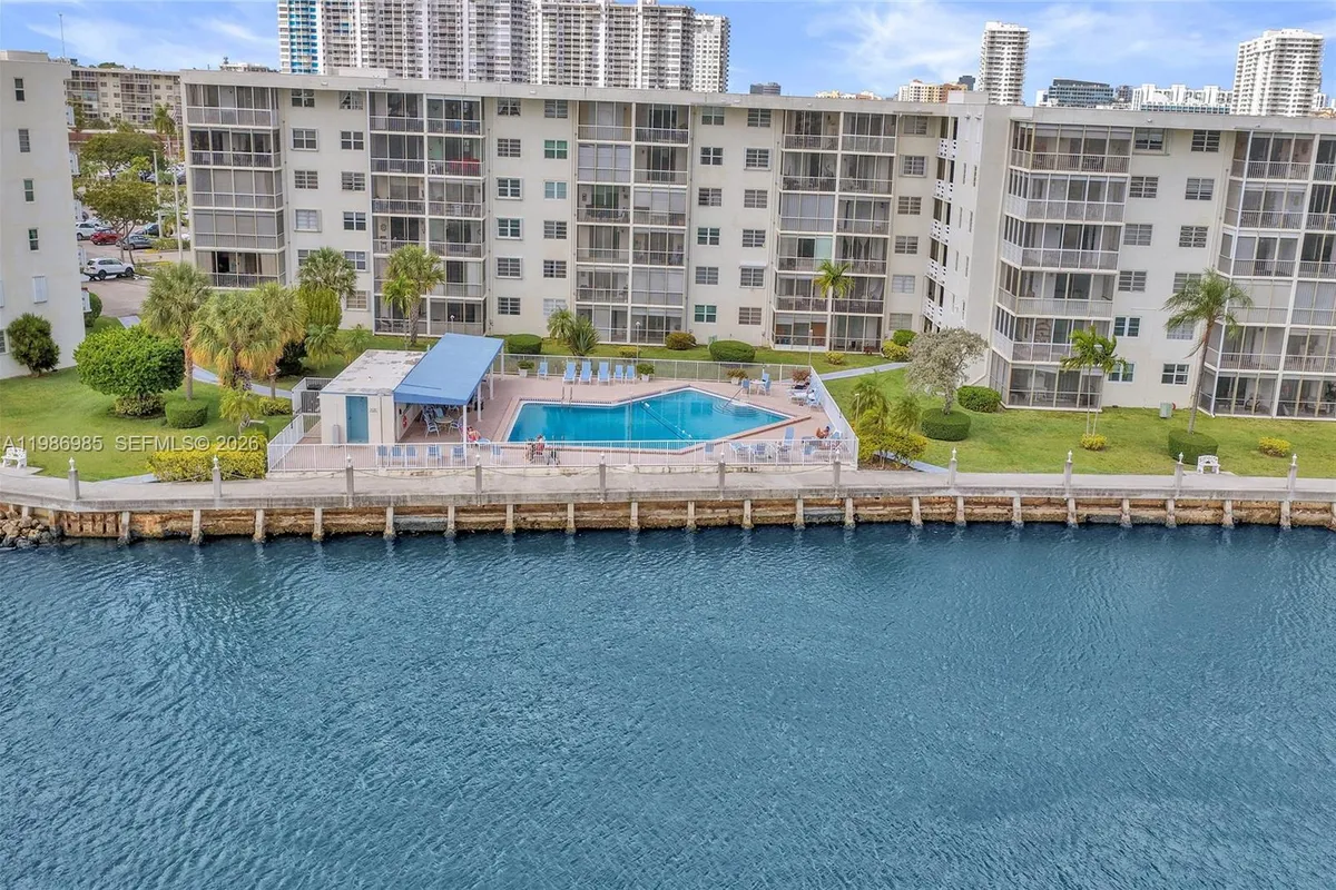 3020 Marcos Dr # S106, Aventura FL 33160