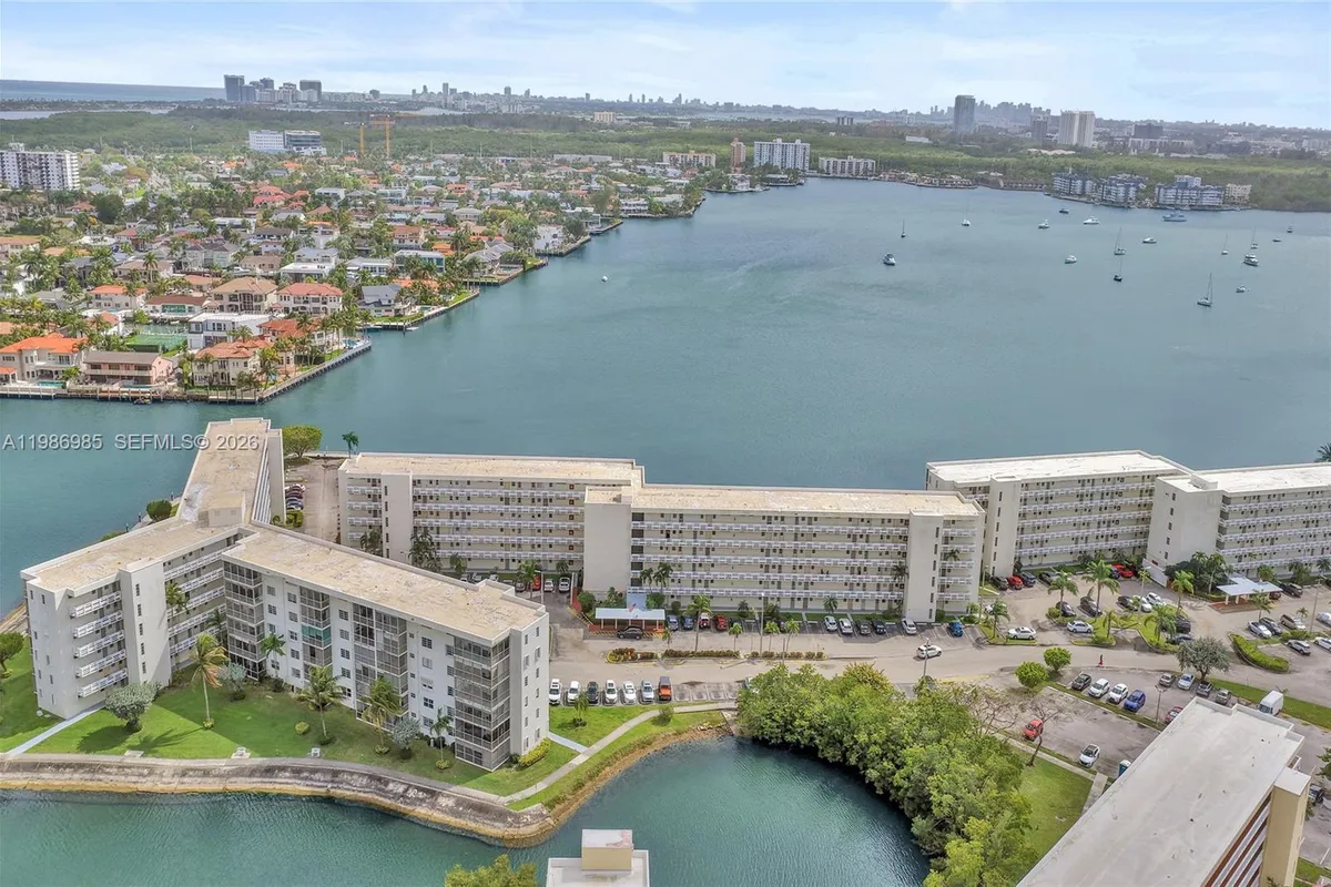 3020 Marcos Dr # S106, Aventura FL 33160