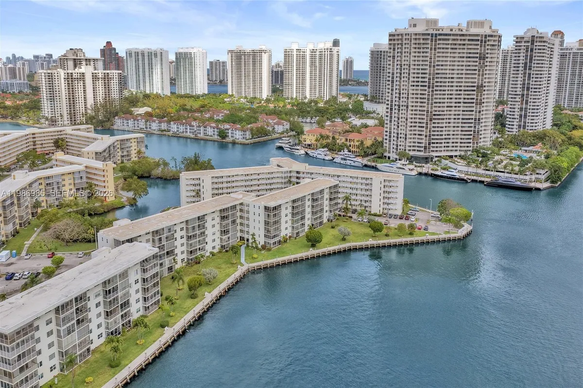 3020 Marcos Dr # S106, Aventura FL 33160