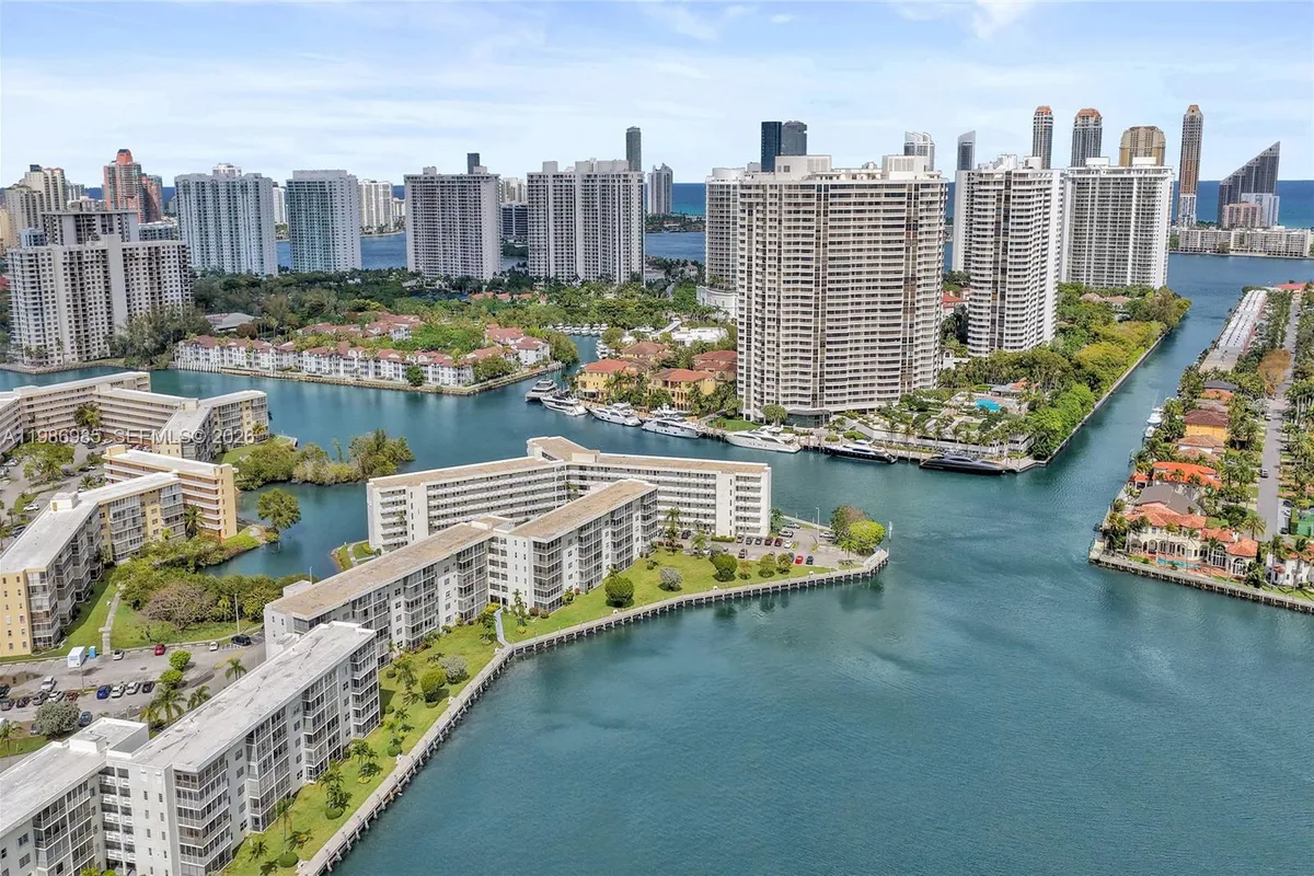 3020 Marcos Dr # S106, Aventura FL 33160