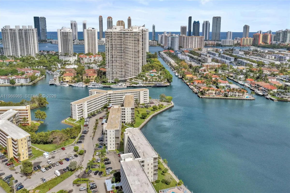 3020 Marcos Dr # S106, Aventura FL 33160