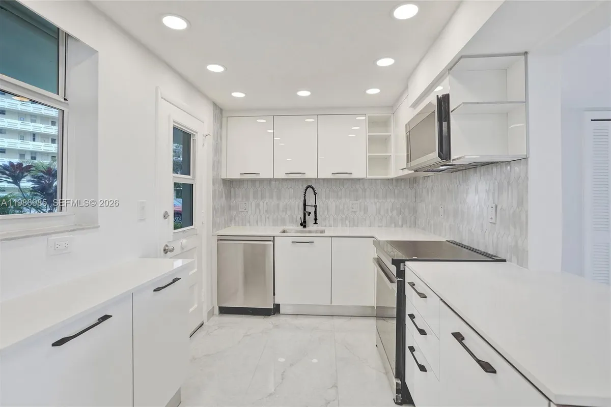 3020 Marcos Dr # S106, Aventura FL 33160