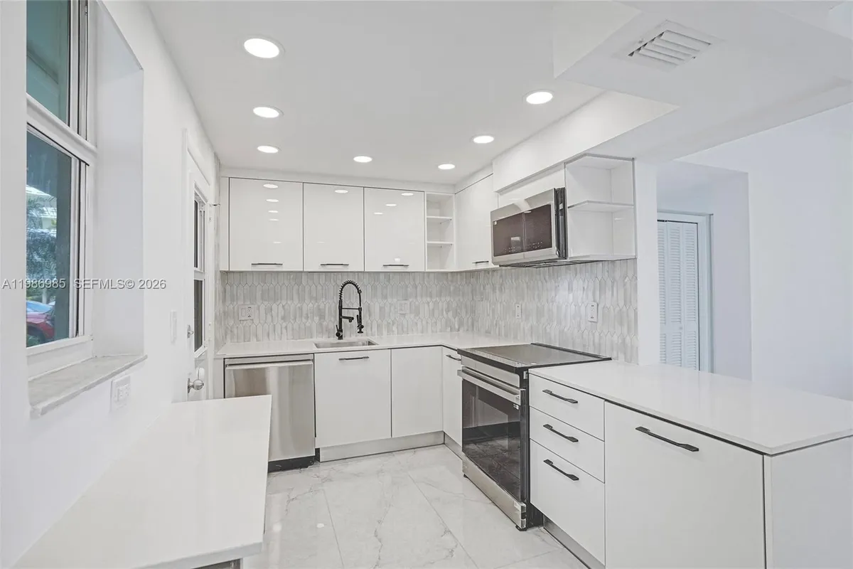 3020 Marcos Dr # S106, Aventura FL 33160