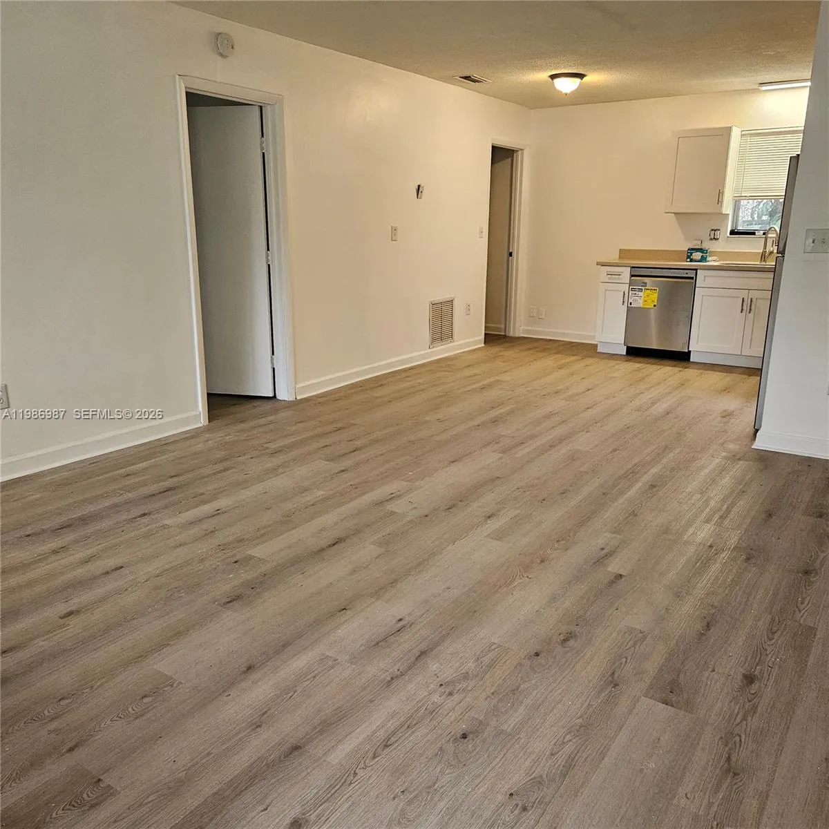 27 SW 8th Ct # 27, Hallandale Beach FL 33009