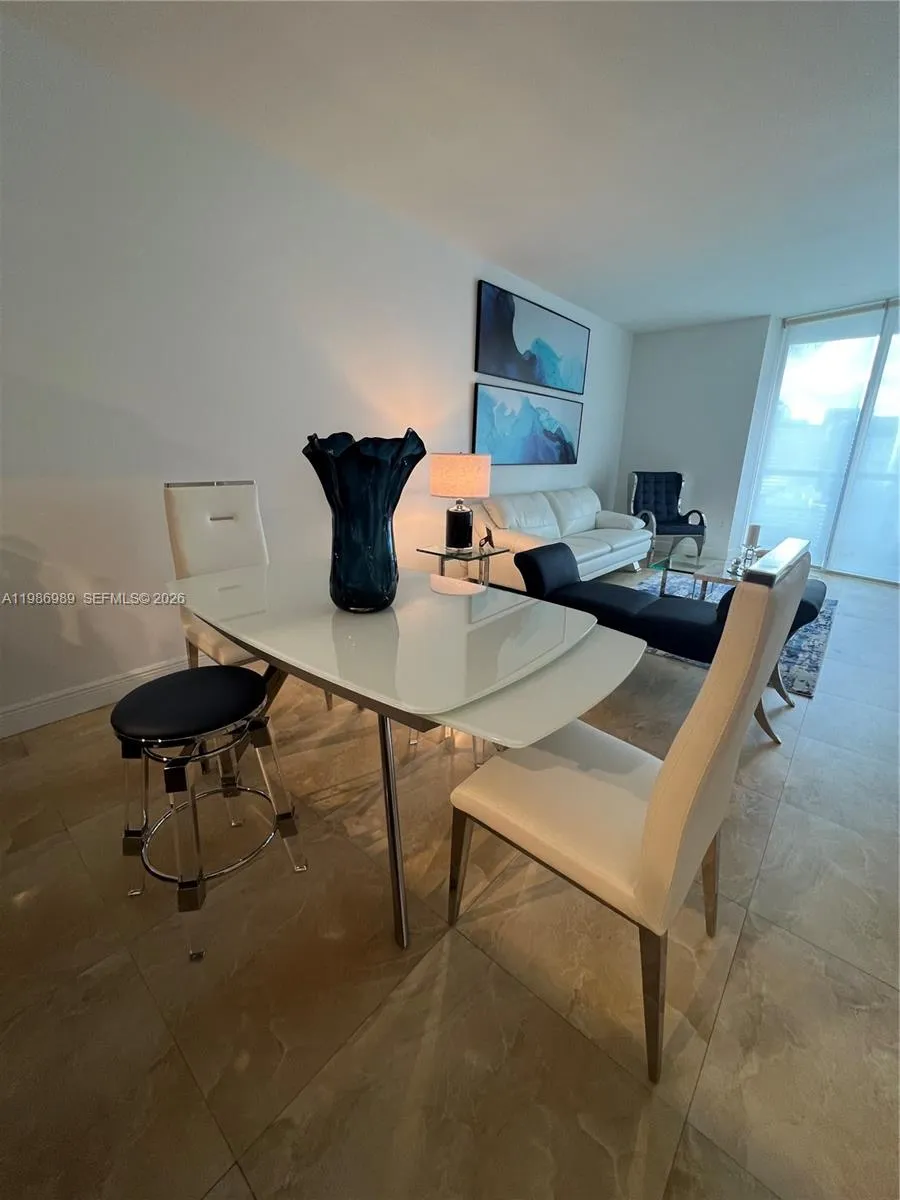 495 Brickell Ave # 2707, Miami FL 33131