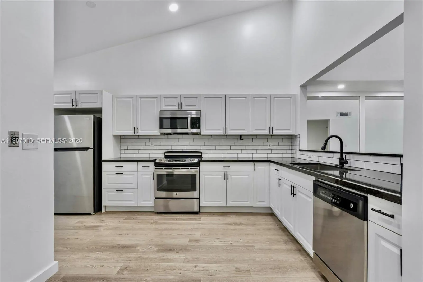 518 NE 199th Ln # 3R, Miami FL 33179