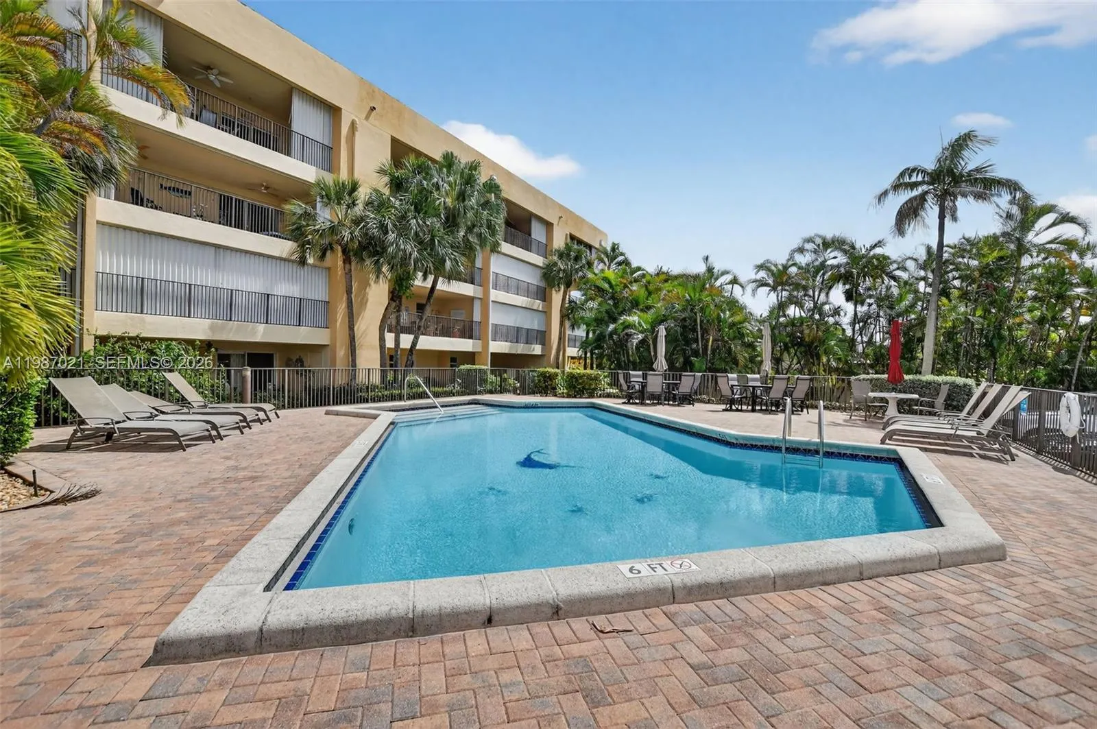 333 SE 20th Ave, Deerfield Beach FL 33441