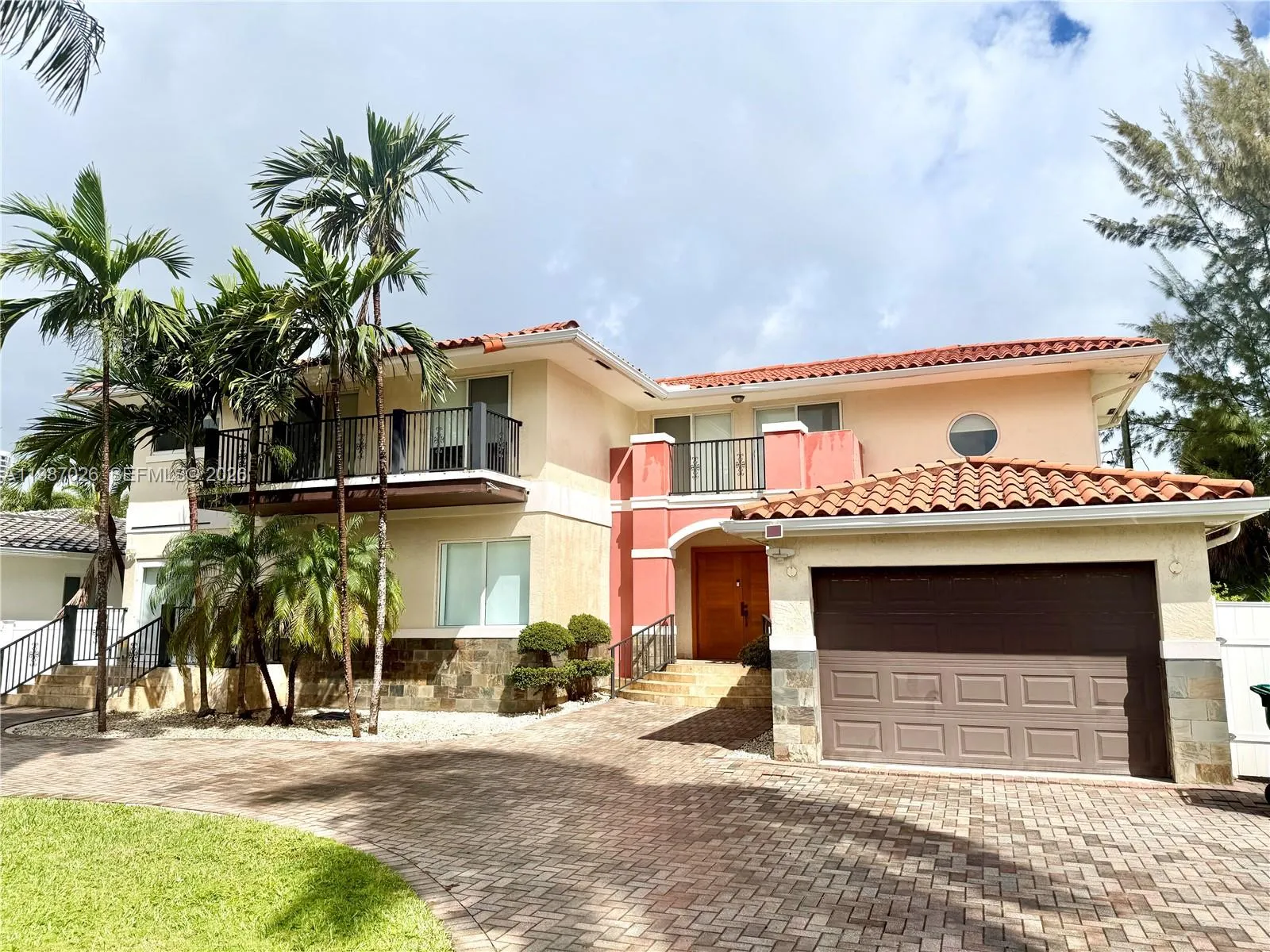 211 189th Ter, Sunny Isles Beach FL 33160