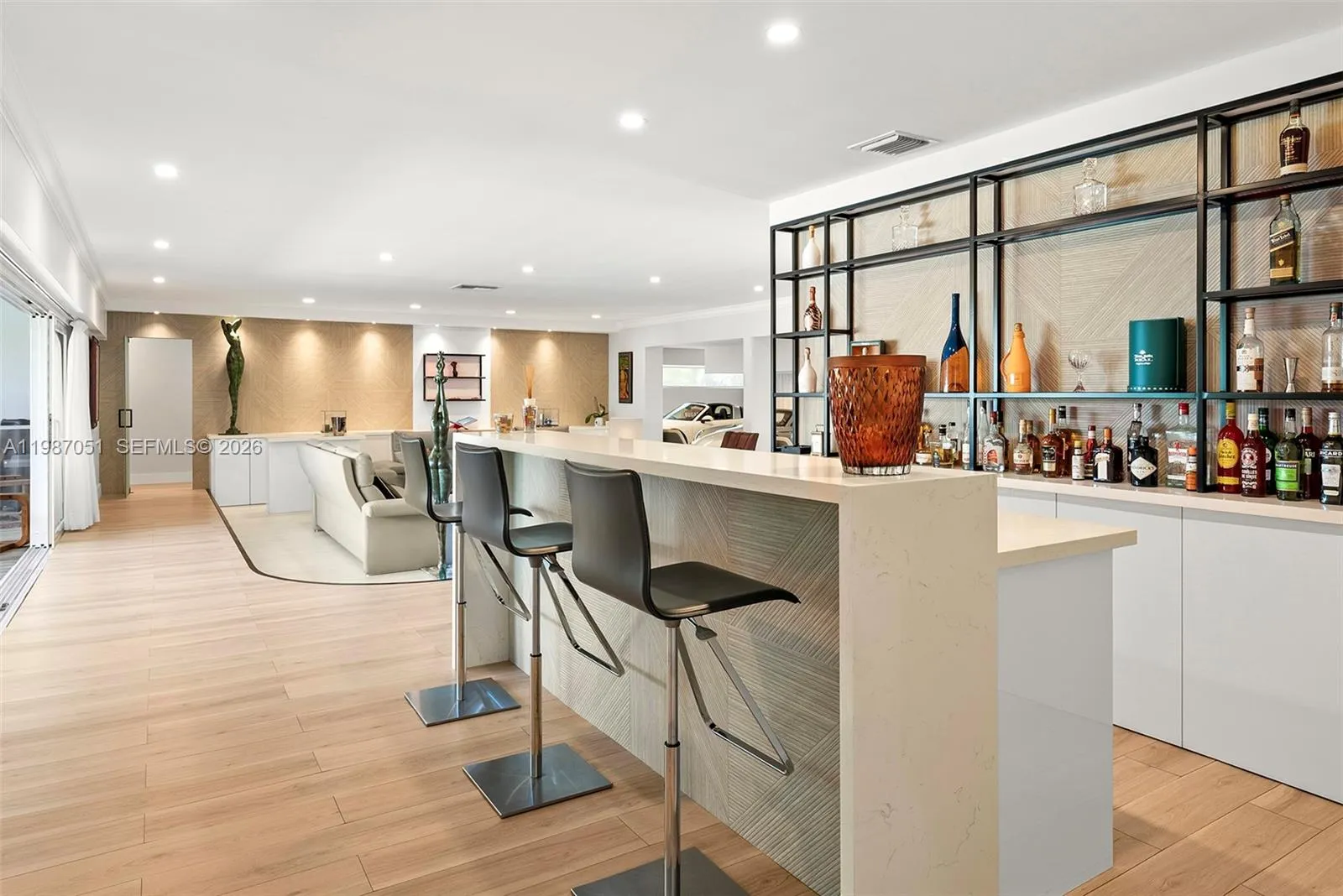 424 Alamanda Dr, Hallandale Beach FL 33009