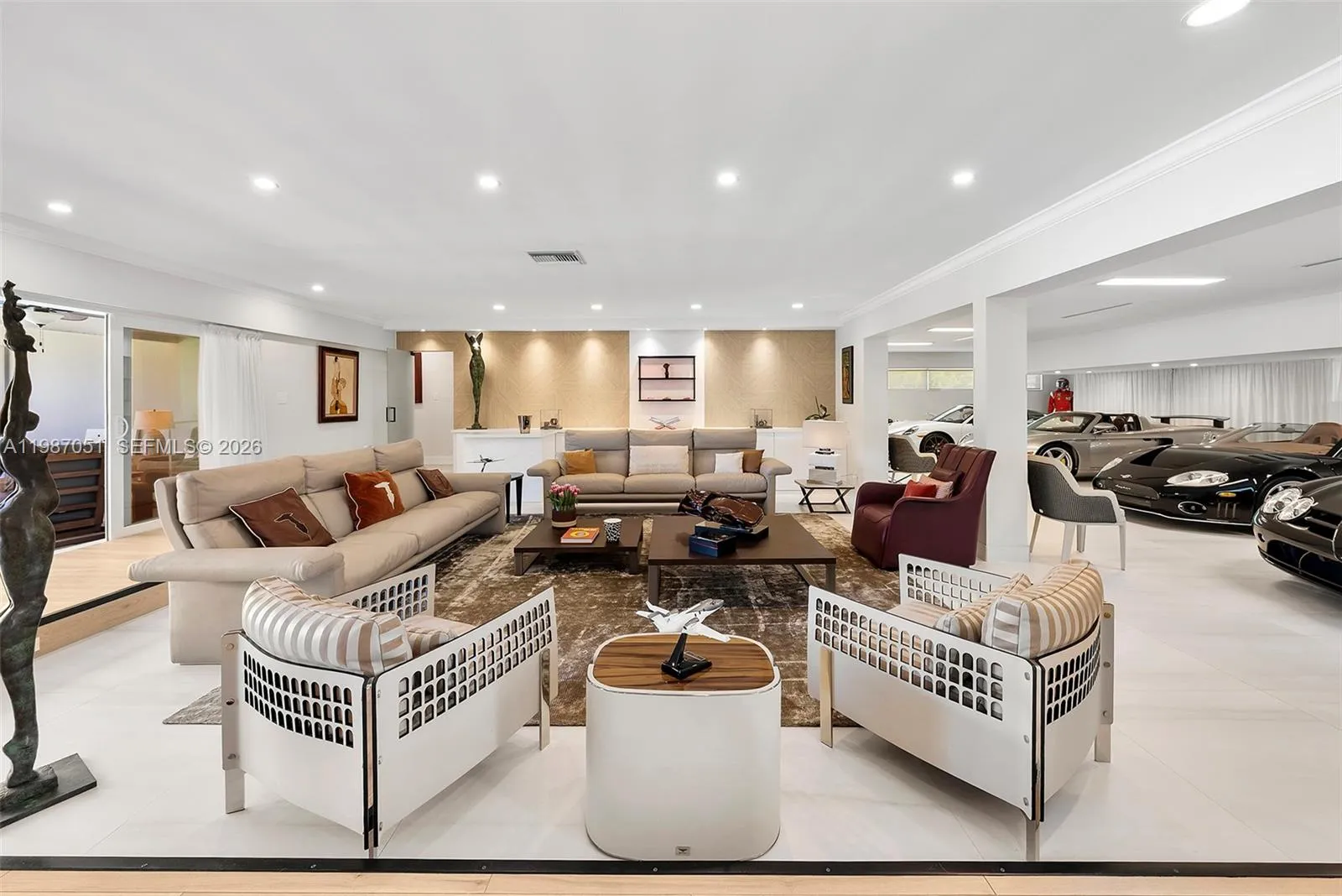 424 Alamanda Dr, Hallandale Beach FL 33009