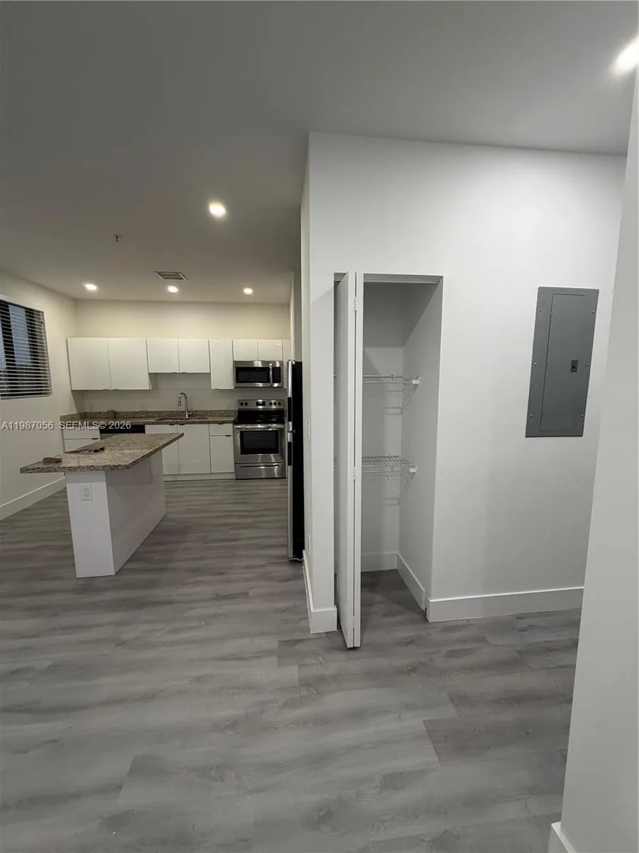 859 E 24th St # 404, Hialeah FL 33013