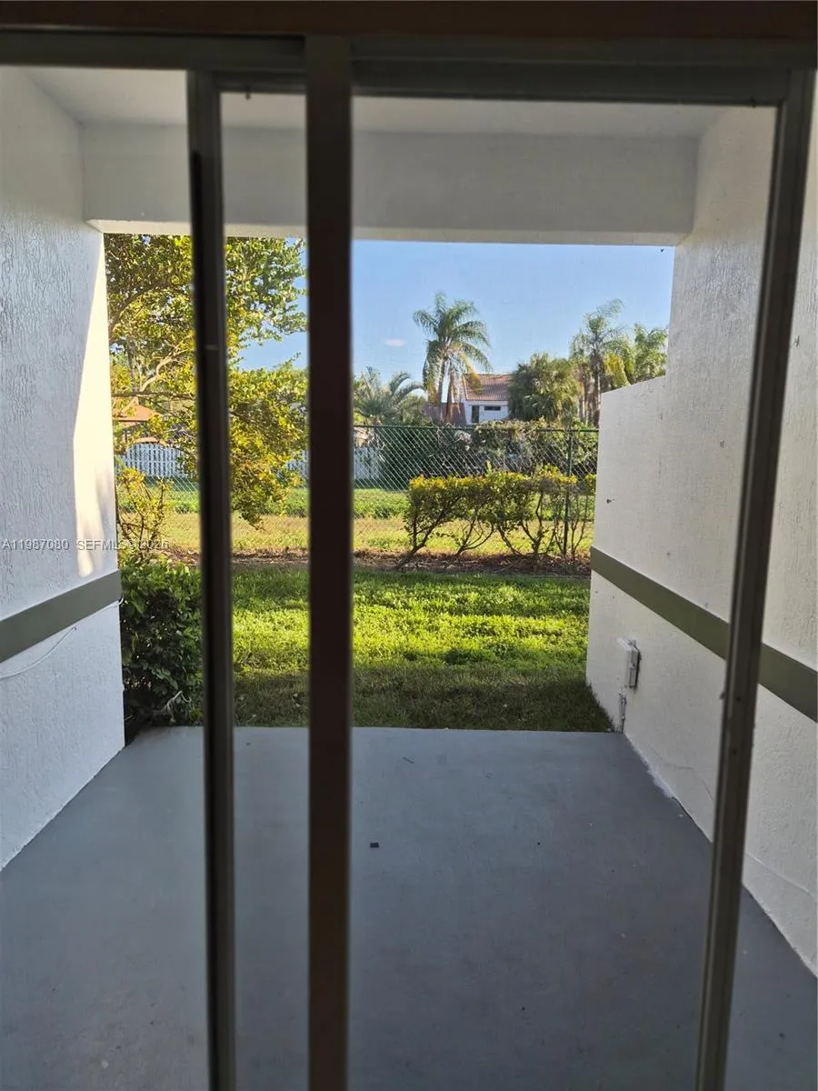 9960 NW 19th Pl, Sunrise FL 33322