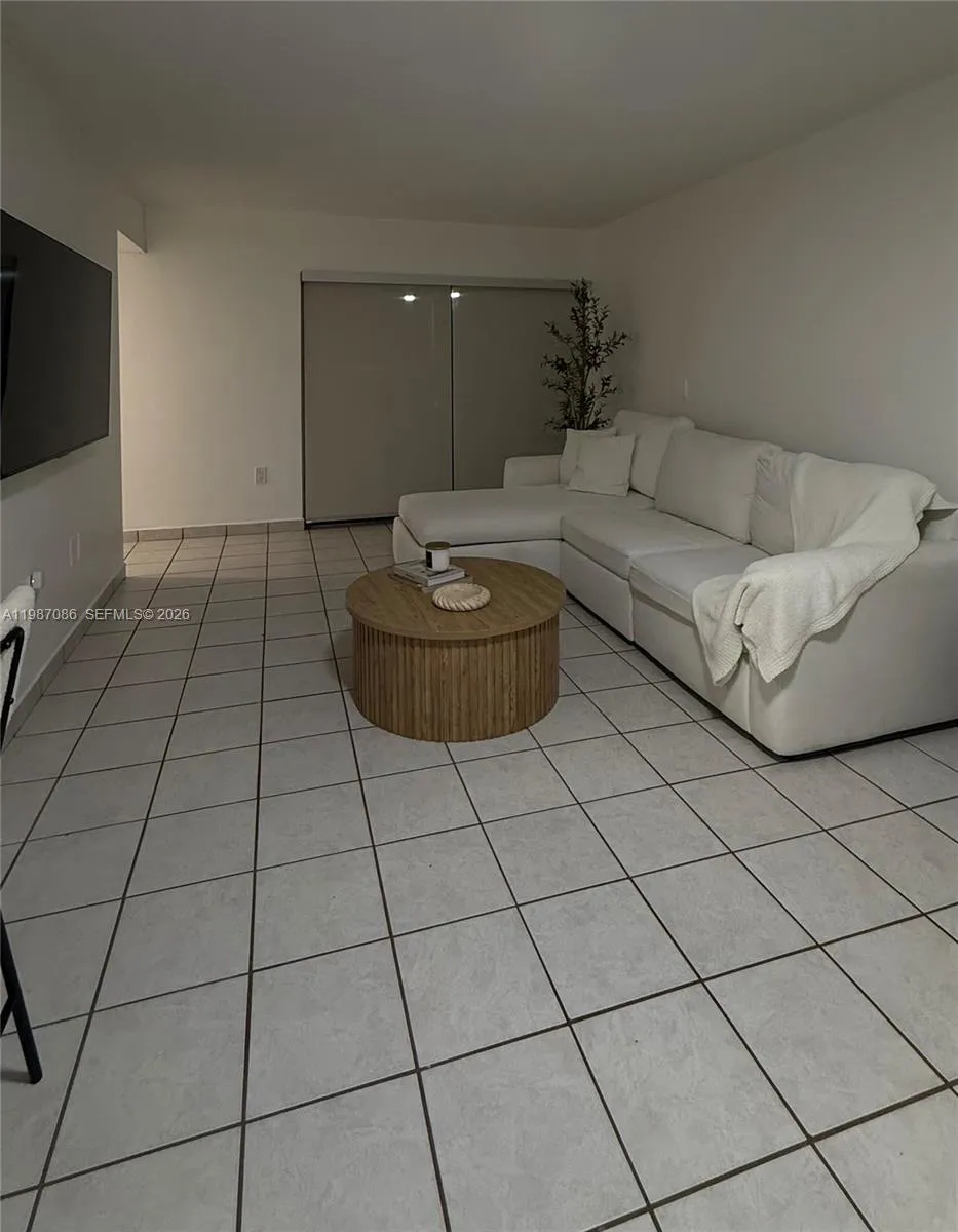 9437 Fontainebleau Blvd # 16, Miami FL 33172