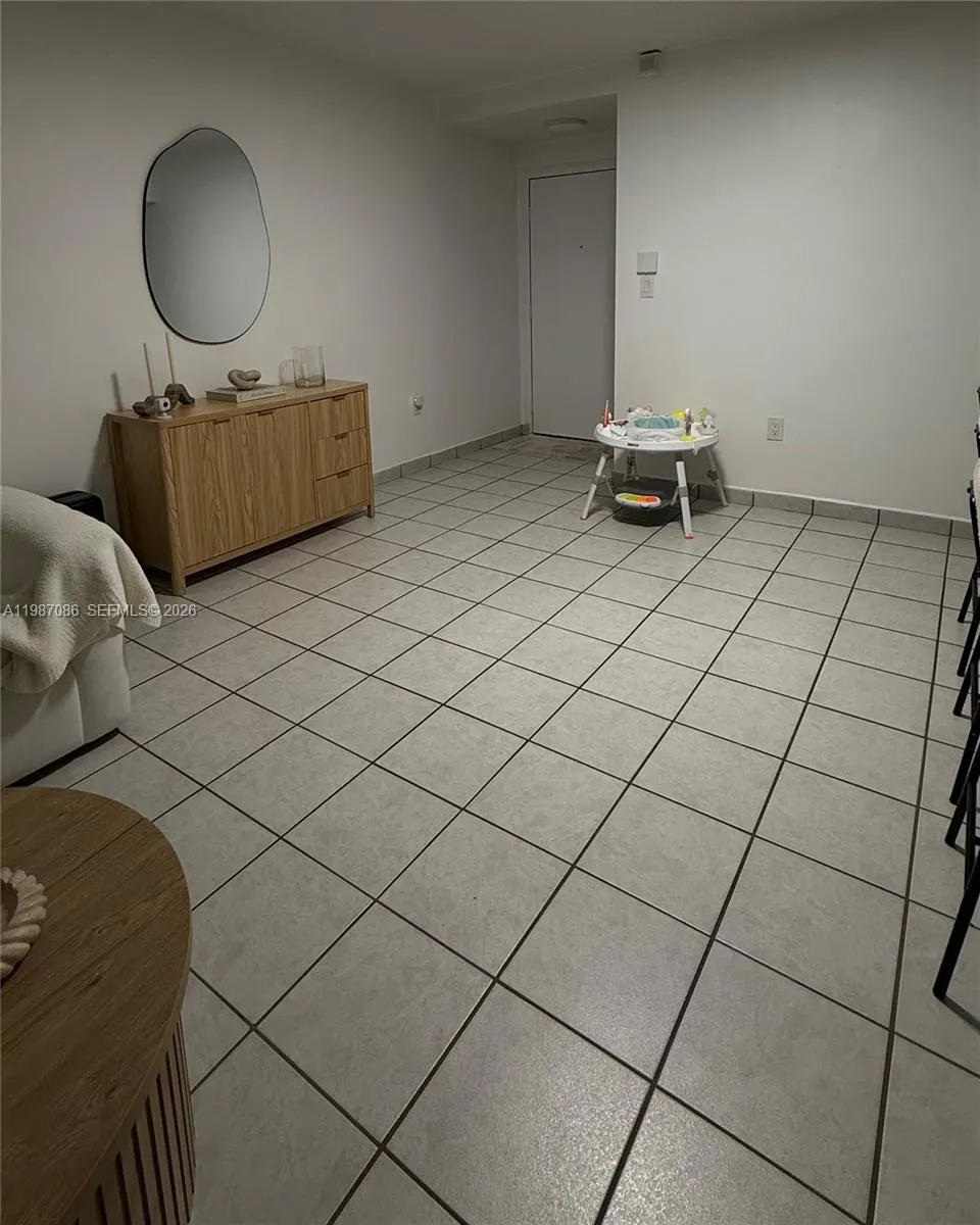 9437 Fontainebleau Blvd # 16, Miami FL 33172