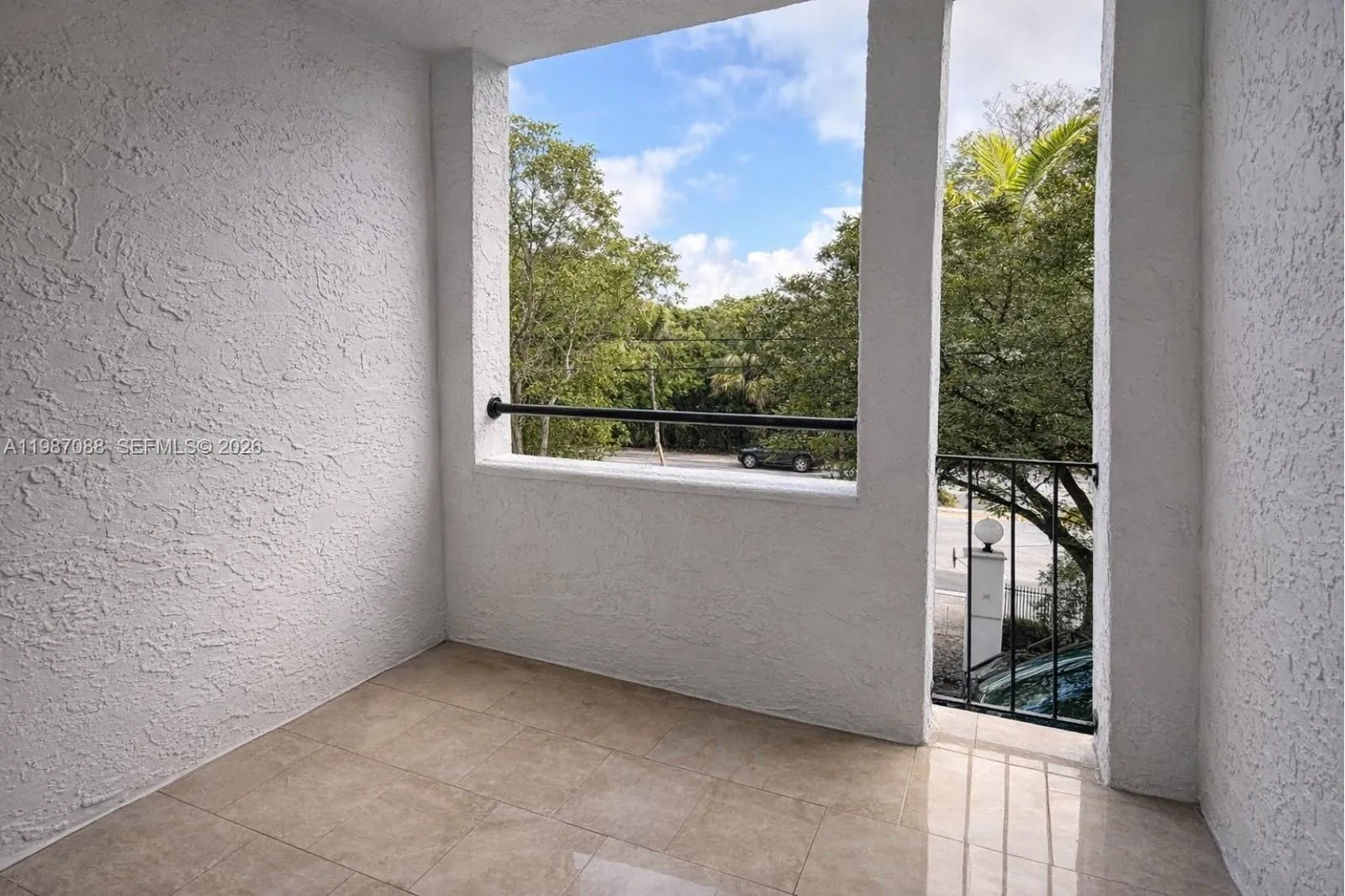 1660 NE 135th St # 6, North Miami FL 33181