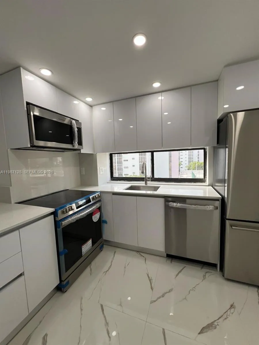 16909 N Bay Rd # 710, Sunny Isles Beach FL 33160