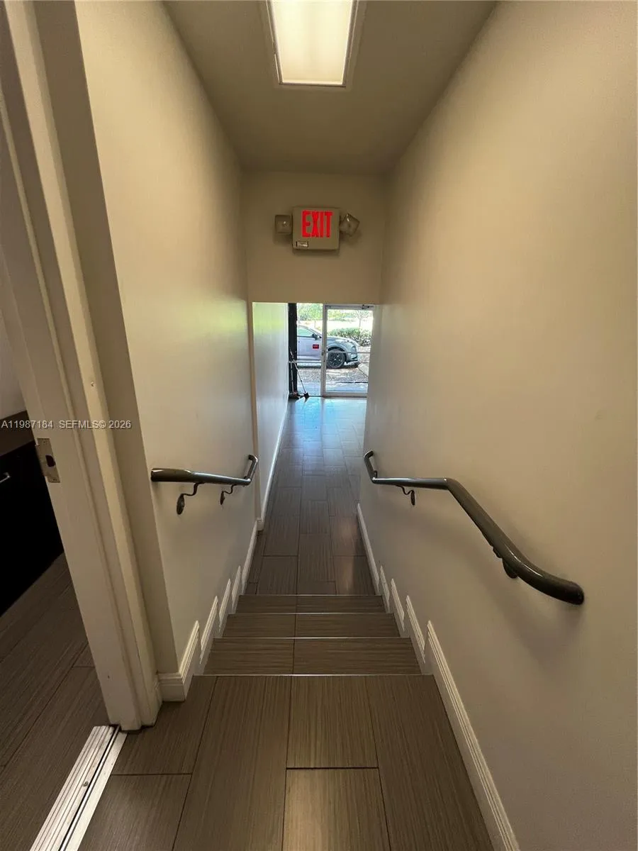 8221 NW 30th Ter, Doral FL 33198