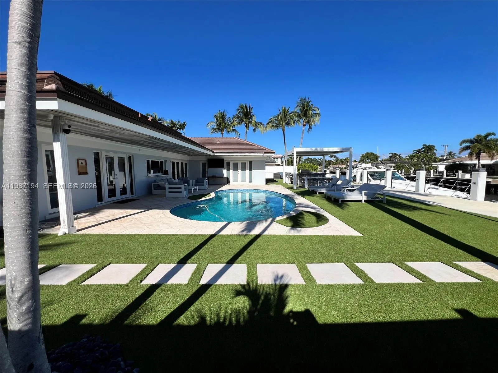 5510 Bayview Dr, Fort Lauderdale FL 33308