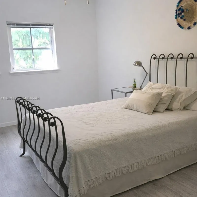 3151 Freeman St, Miami FL 33133