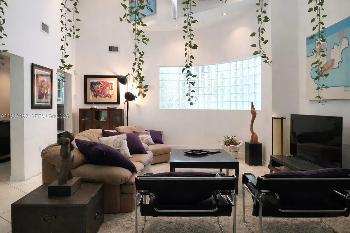 3151 Freeman St, Miami FL 33133