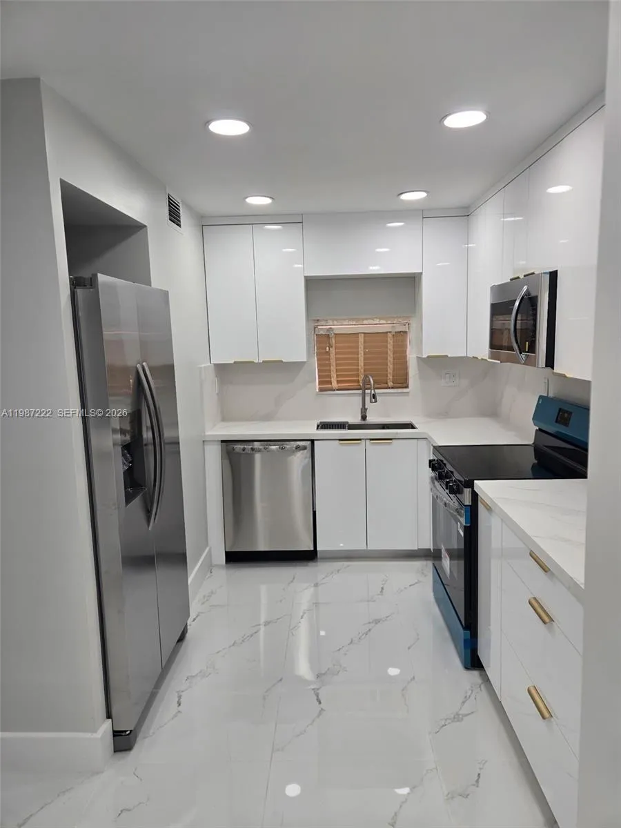 700 S Hollybrook Dr # 207, Pembroke Pines FL 33025