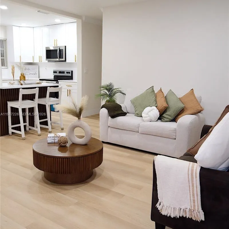 1084 SW 4th Ave, Pompano Beach FL 33060