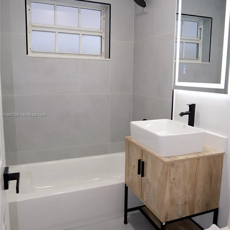 1084 SW 4th Ave, Pompano Beach FL 33060