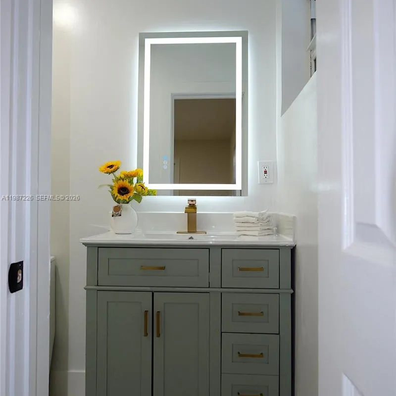 1084 SW 4th Ave, Pompano Beach FL 33060