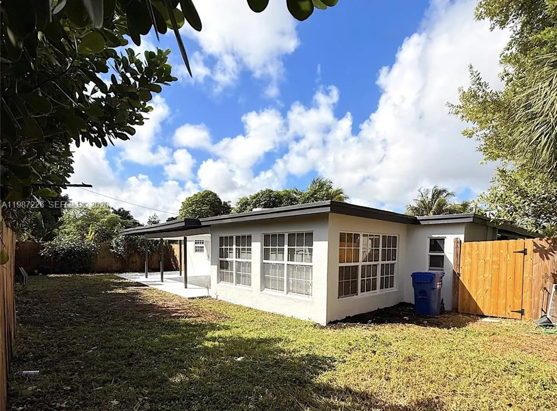 1084 SW 4th Ave, Pompano Beach FL 33060