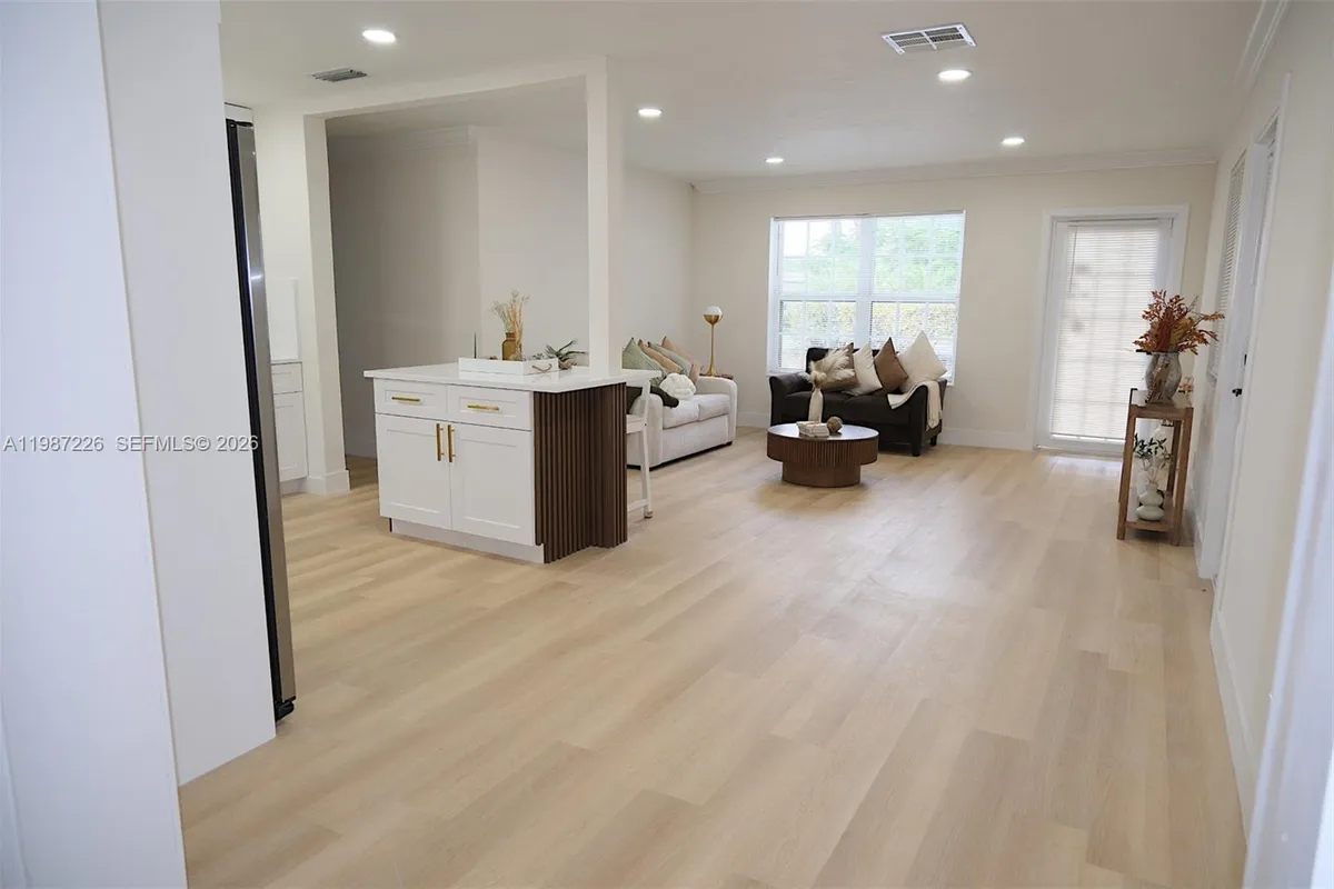 1084 SW 4th Ave, Pompano Beach FL 33060