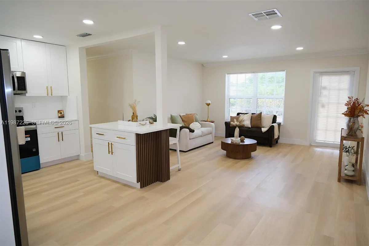 1084 SW 4th Ave, Pompano Beach FL 33060