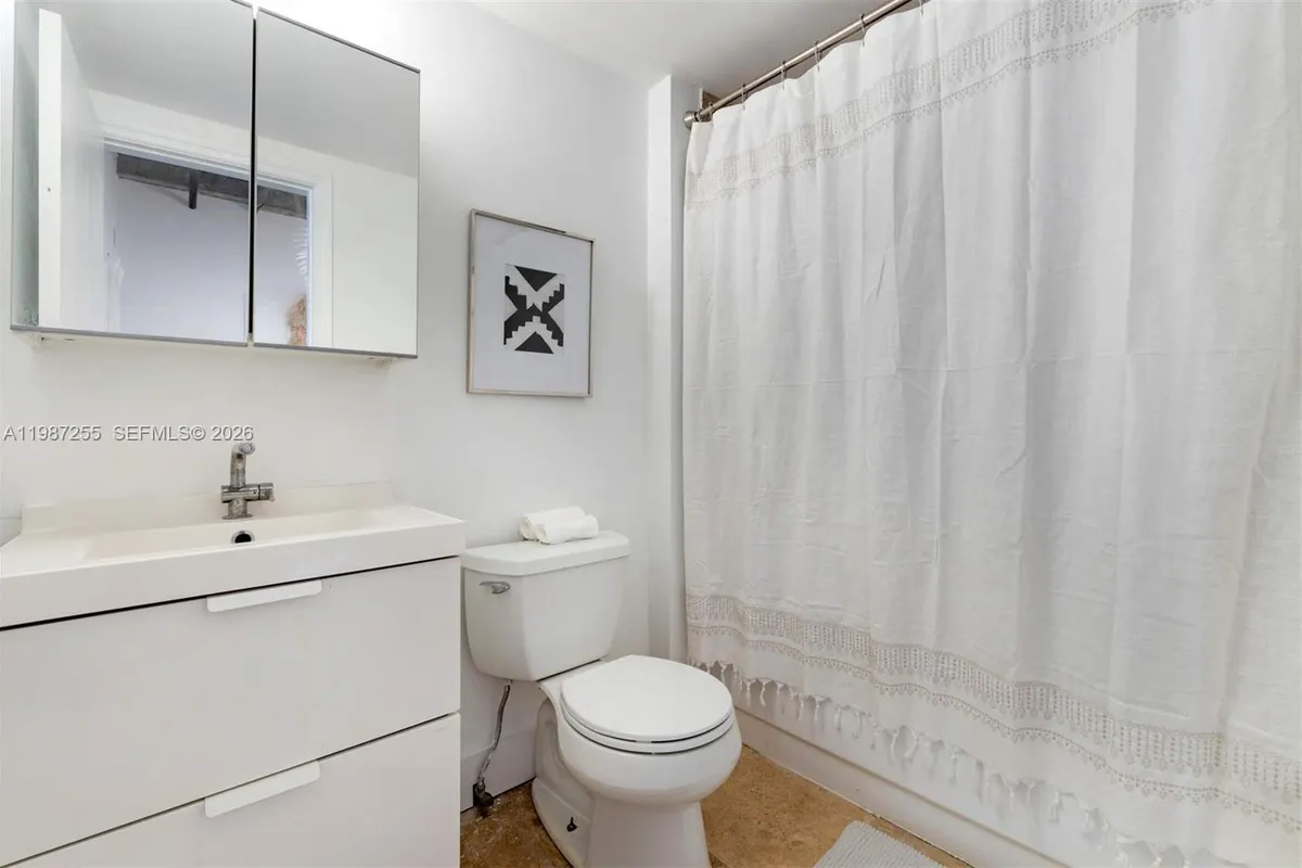 770 NE 69th St # 8E, Miami FL 33138