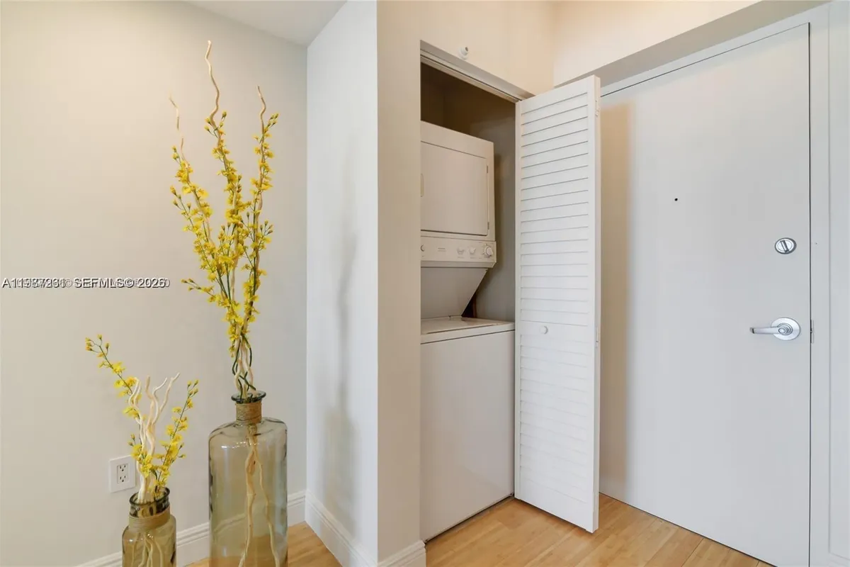 6365 Collins Ave # 2810, Miami Beach FL 33141