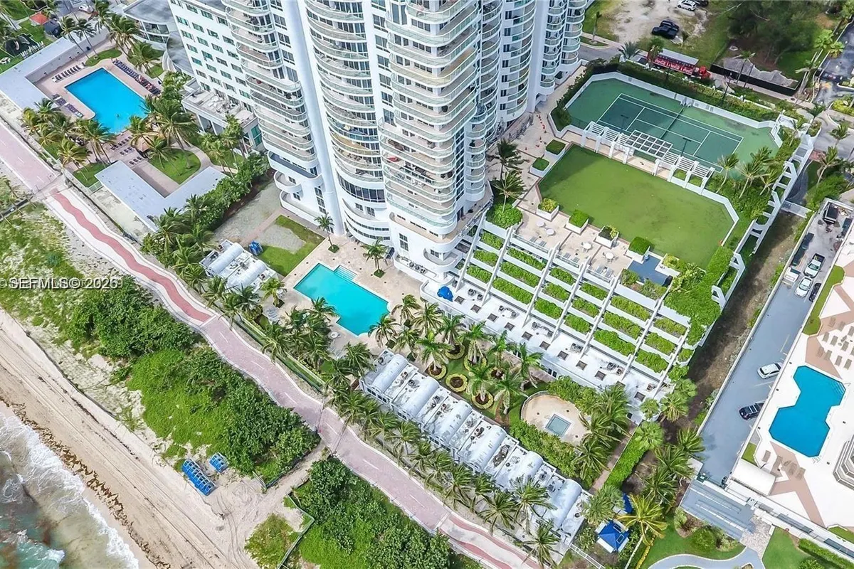 6365 Collins Ave # 2810, Miami Beach FL 33141